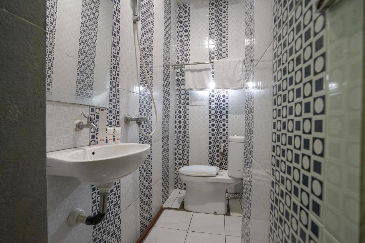 Oyo 1495 Hotel Lendosis Palembang Exterior photo