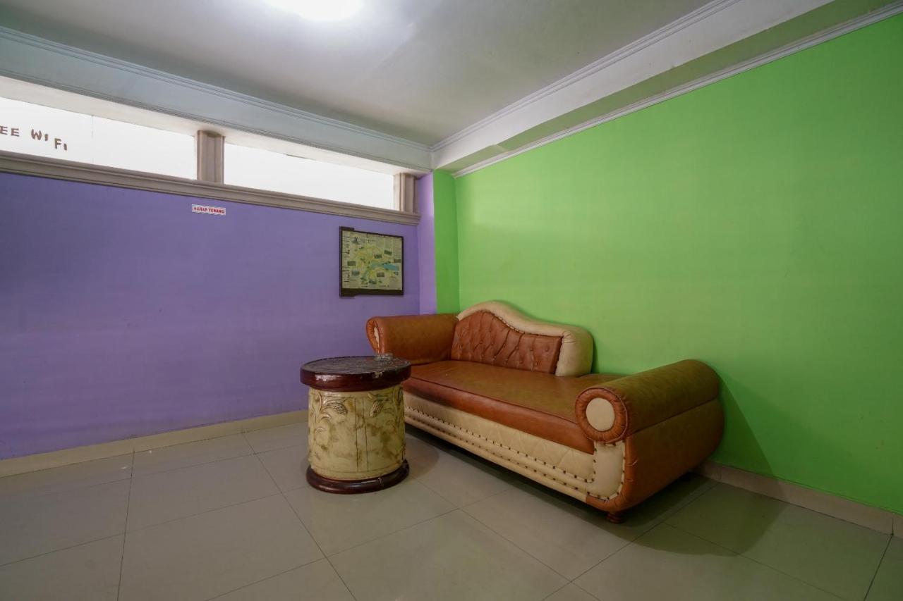 Oyo 1495 Hotel Lendosis Palembang Exterior photo